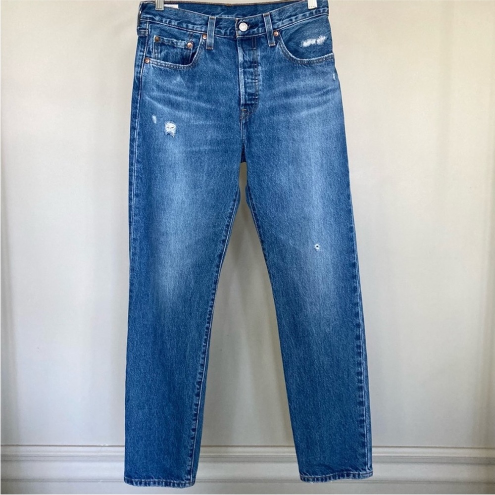 Levi’s 501 high-waisted medium-wash jeans. 💙
